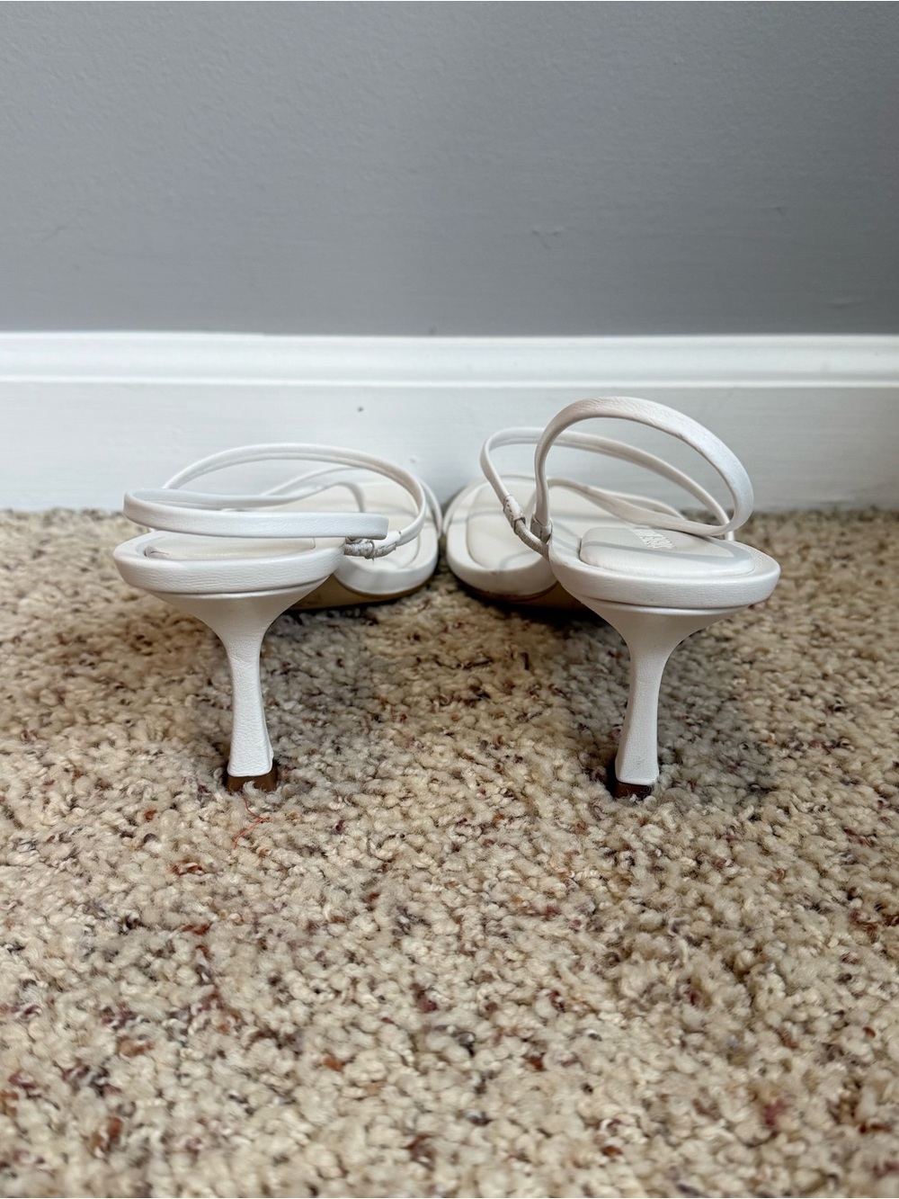 Steve Madden White Locke Sandals - Picture 4 of 5